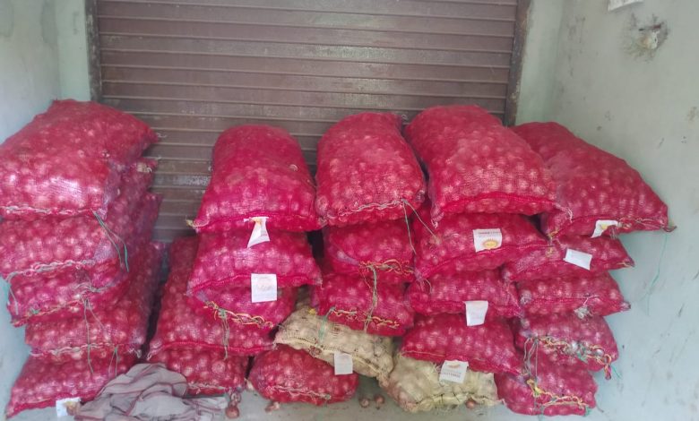 Photo of २ लाख ६९ हजार बराबरको प्यज र चिनी प्रहरीको नियन्त्रणमा