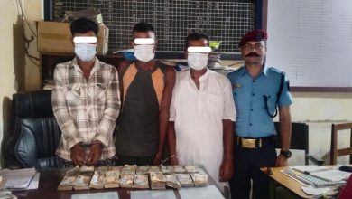 Photo of १४ लाख अवैध रकमसहित ३ जना पक्राउ