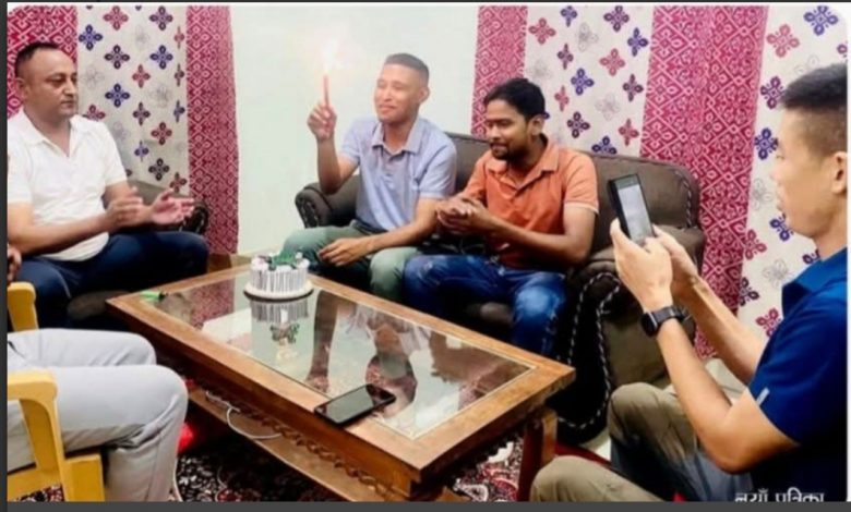Photo of प्रहरी अधिकारीकै संलग्नतामा बलात्कार आरोपीद्वारा ‘बर्थडे’ मनाएपछि मधेस प्रदेशका DIG माथि प्रश्न