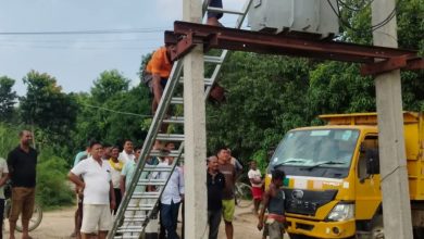 Photo of नगर प्रमुखले ट्रान्सफर्मर जडान गरिदिएपछि स्थानीय हर्षित