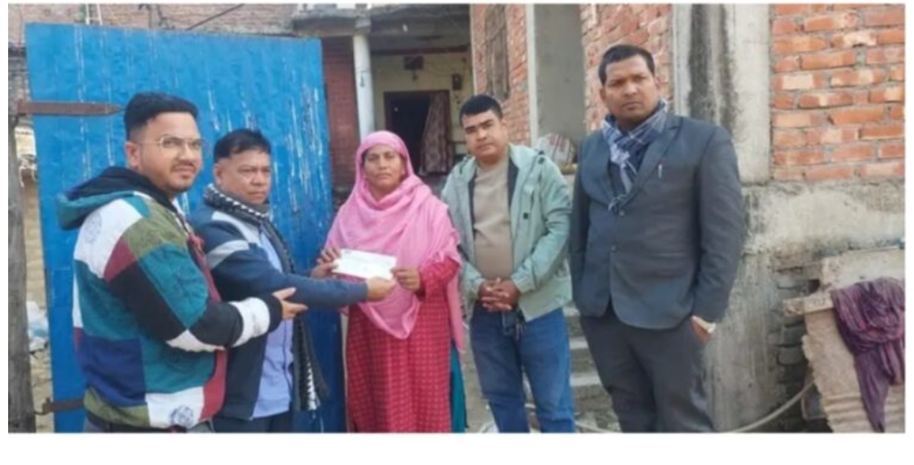 Photo of बाराकाअग्रज पत्रकार आलमको जीवन रक्षाका लागि सहकर्मीहरूको ऐक्यबद्धता  चितवनस्थित भरतपुर अस्पतालको सघन