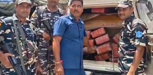 Photo of सिम्रौनगढदेखि रक्सौलसम्म गाँजाको ‘गोप्य बाटो’ : बोलेरोको छतमै तहखाना बनाएर तस्करी